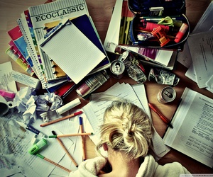 girl studying 4d642ae5ee45f899aed3463f34da25b3